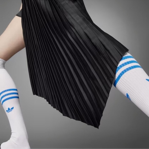 NWT Adidas Blue Version Black Pleated Skirt with Blue 3 Stripes details sz M - Picture 5 of 13